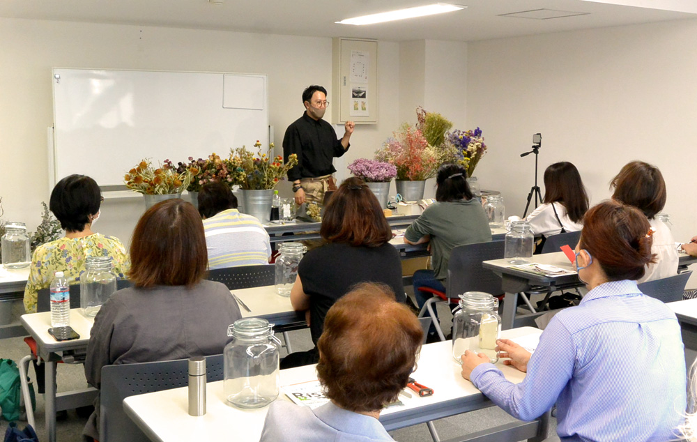 イベント開催報告 9 25 土 ロスになってしまう花を瓶詰めのドライフラワーに なごエコ Nagoya Eco Club